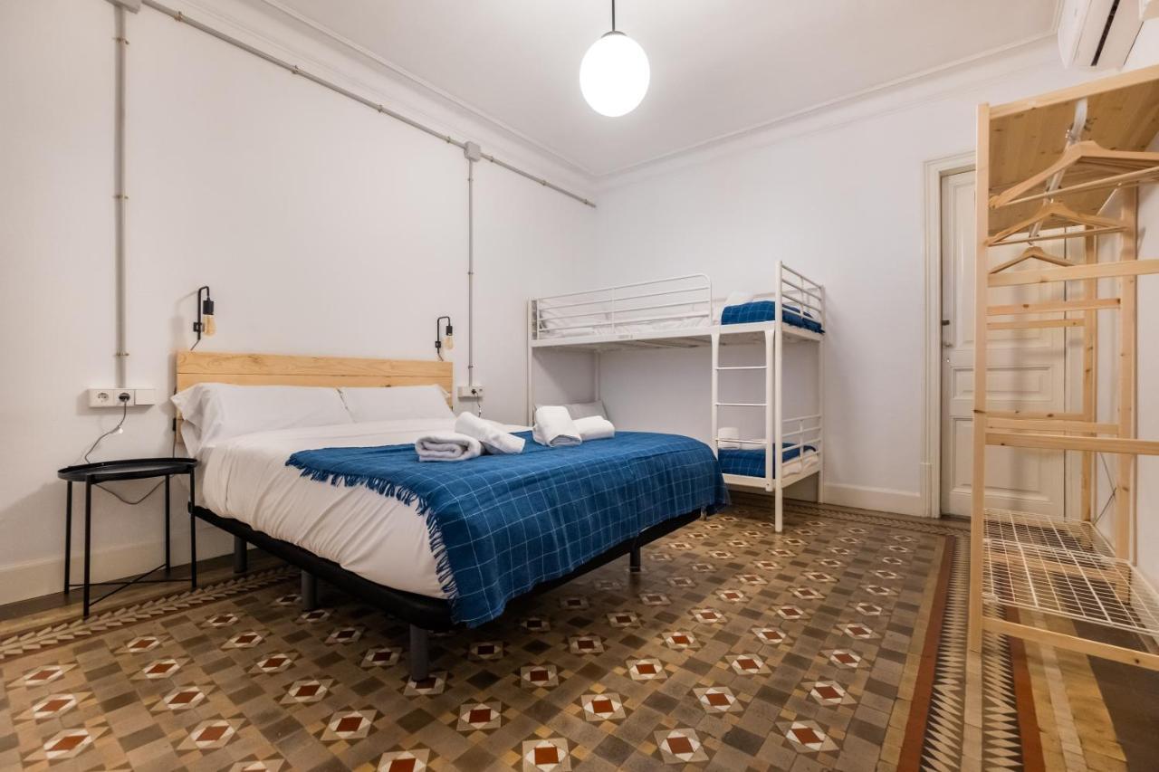 B42 - Modernist Apartment For Large Groups In Eixample Barcelona Eksteriør billede