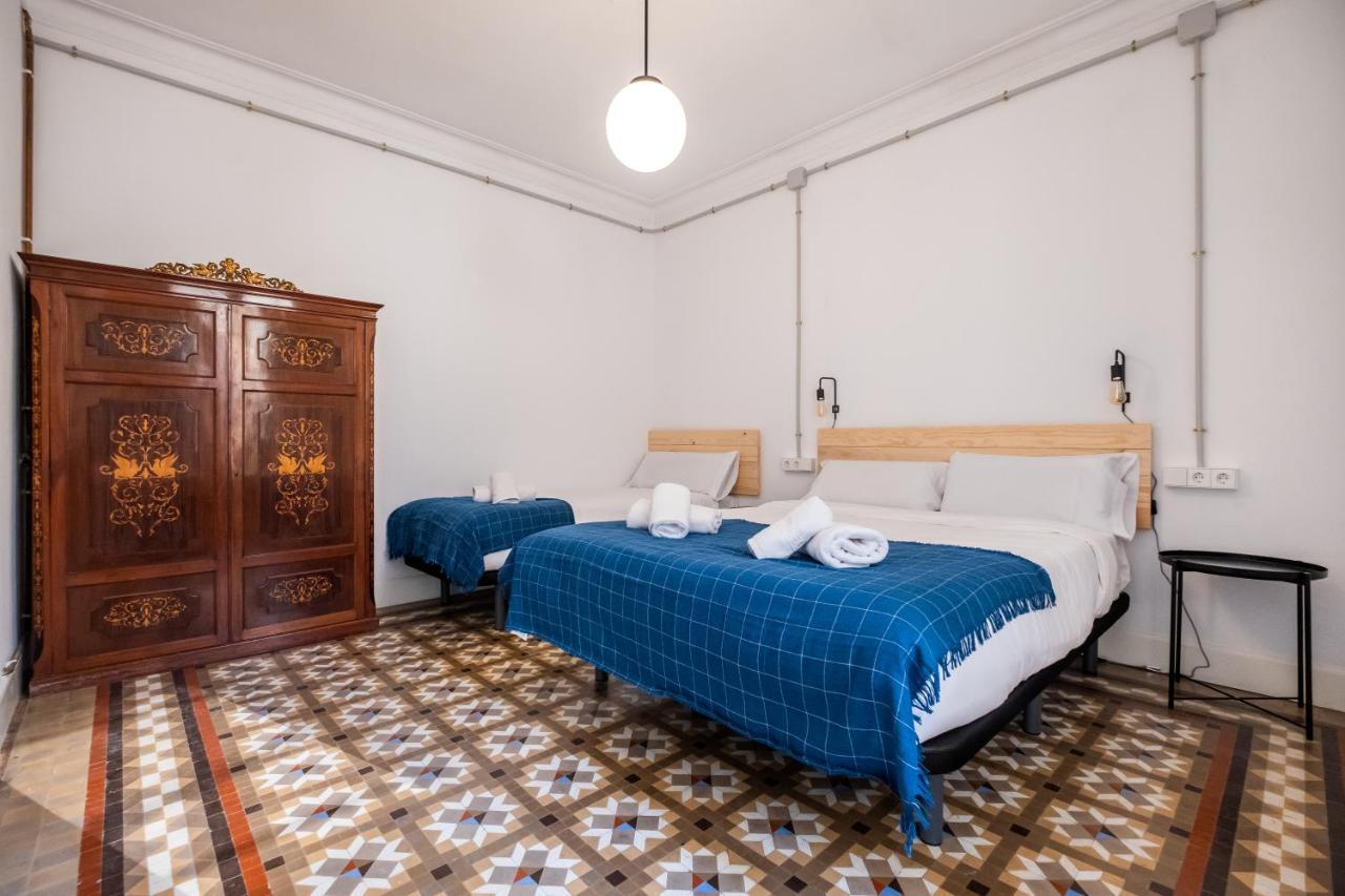 B42 - Modernist Apartment For Large Groups In Eixample Barcelona Eksteriør billede