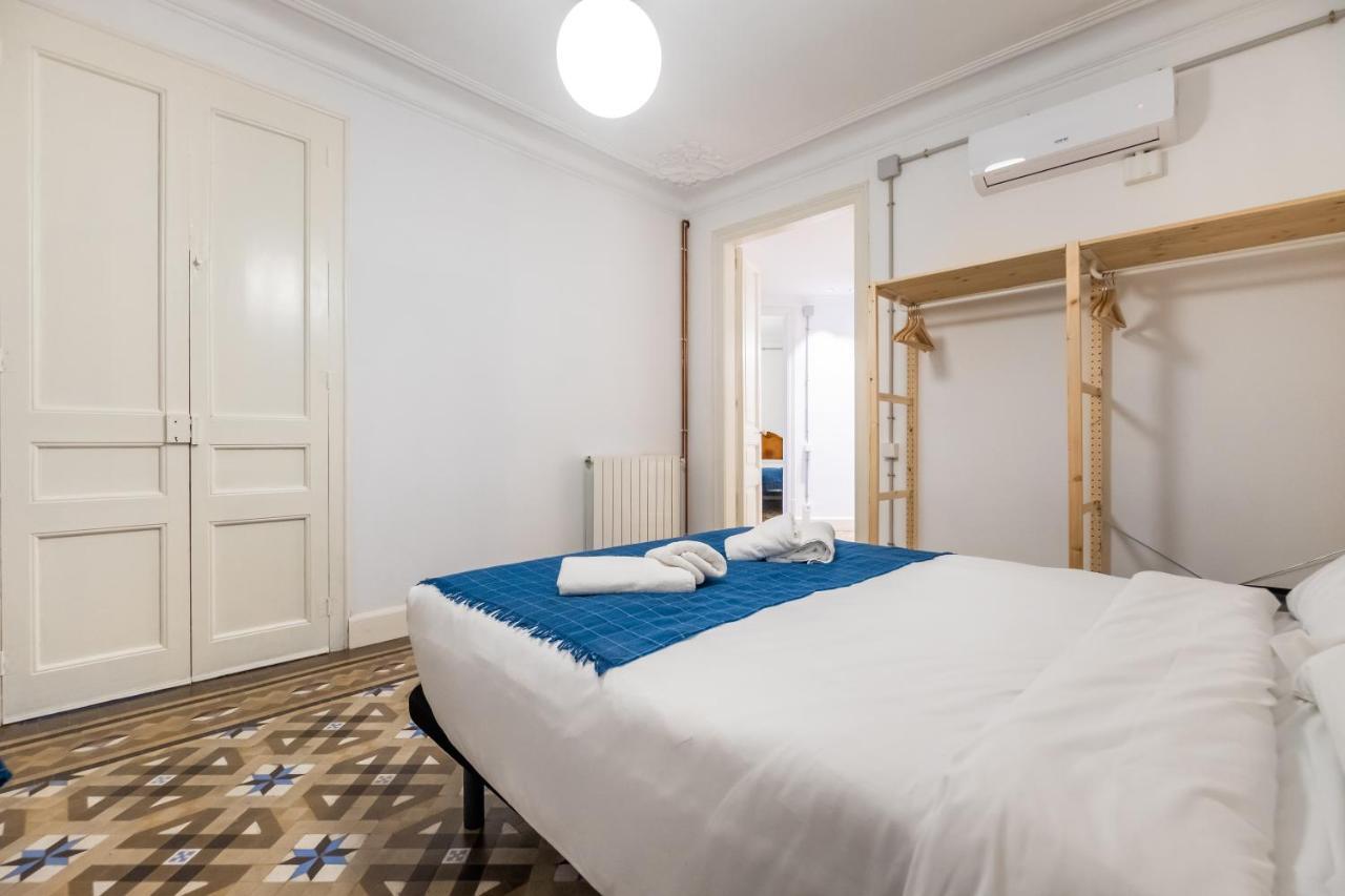 B42 - Modernist Apartment For Large Groups In Eixample Barcelona Eksteriør billede