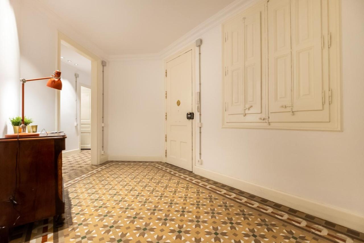 B42 - Modernist Apartment For Large Groups In Eixample Barcelona Eksteriør billede