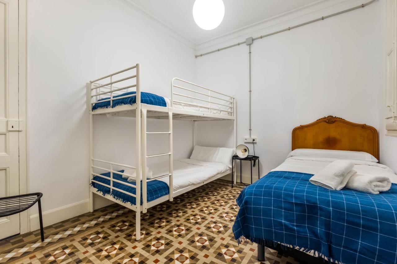 B42 - Modernist Apartment For Large Groups In Eixample Barcelona Eksteriør billede
