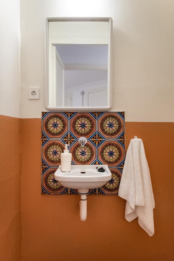 B42 - Modernist Apartment For Large Groups In Eixample Barcelona Eksteriør billede
