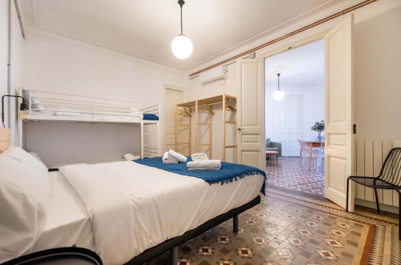 B42 - Modernist Apartment For Large Groups In Eixample Barcelona Eksteriør billede