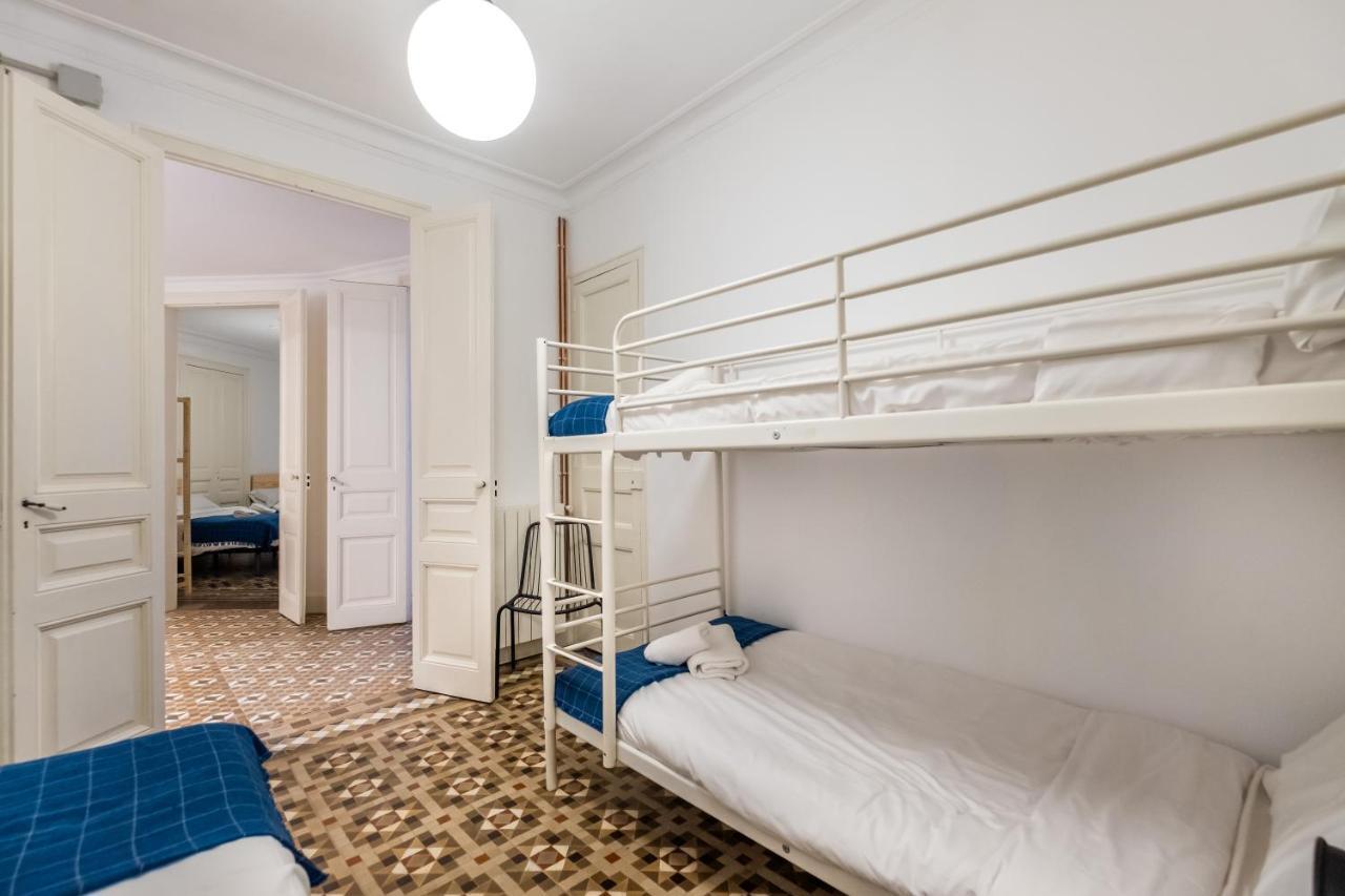 B42 - Modernist Apartment For Large Groups In Eixample Barcelona Eksteriør billede