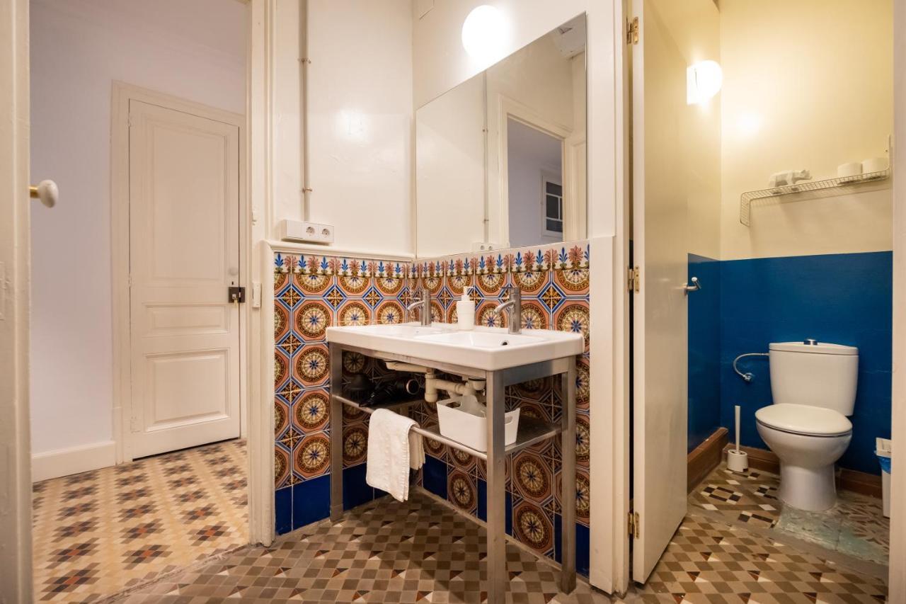 B42 - Modernist Apartment For Large Groups In Eixample Barcelona Eksteriør billede